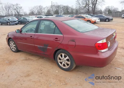 2005 Toyota Camry Xle V6 z USA, uszkodzony, nr VIN 4T1BF30K15U099918